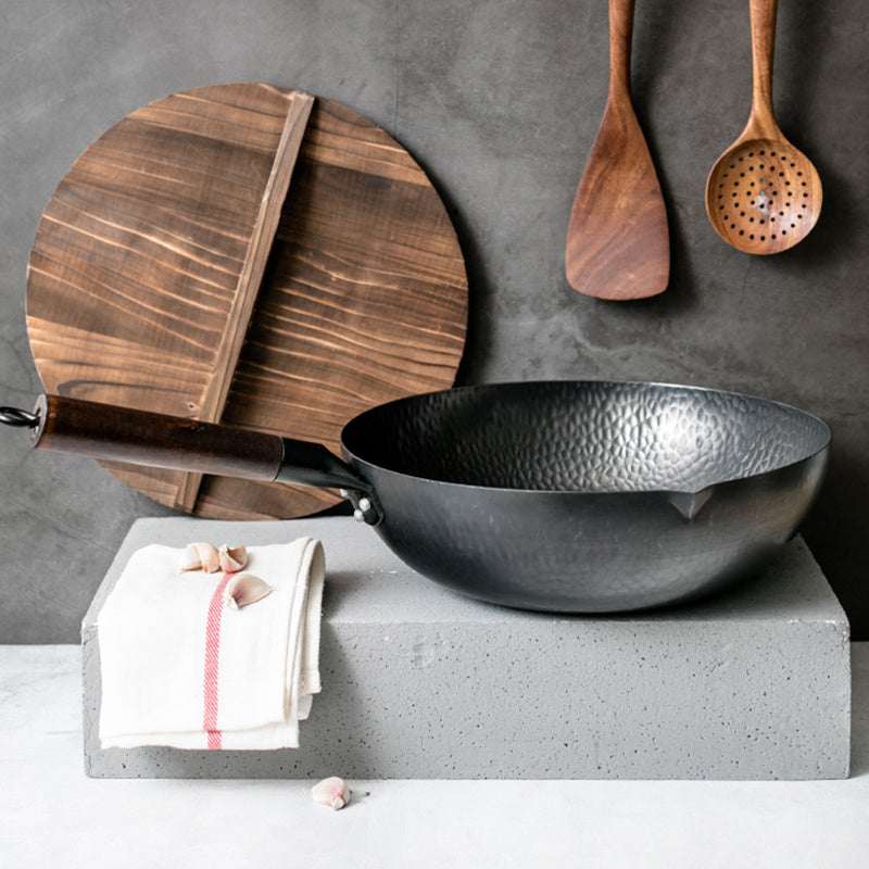 Premium High-Purity Cast Iron Pan with Wooden Handle & Lid – Non-Stick, Induction Compatible, Heat-Resistant Cooking Pan (40x32x10 cm)